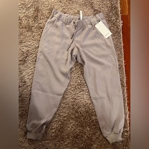 New Lululemon On the fly jogger 28" *Woven size 12